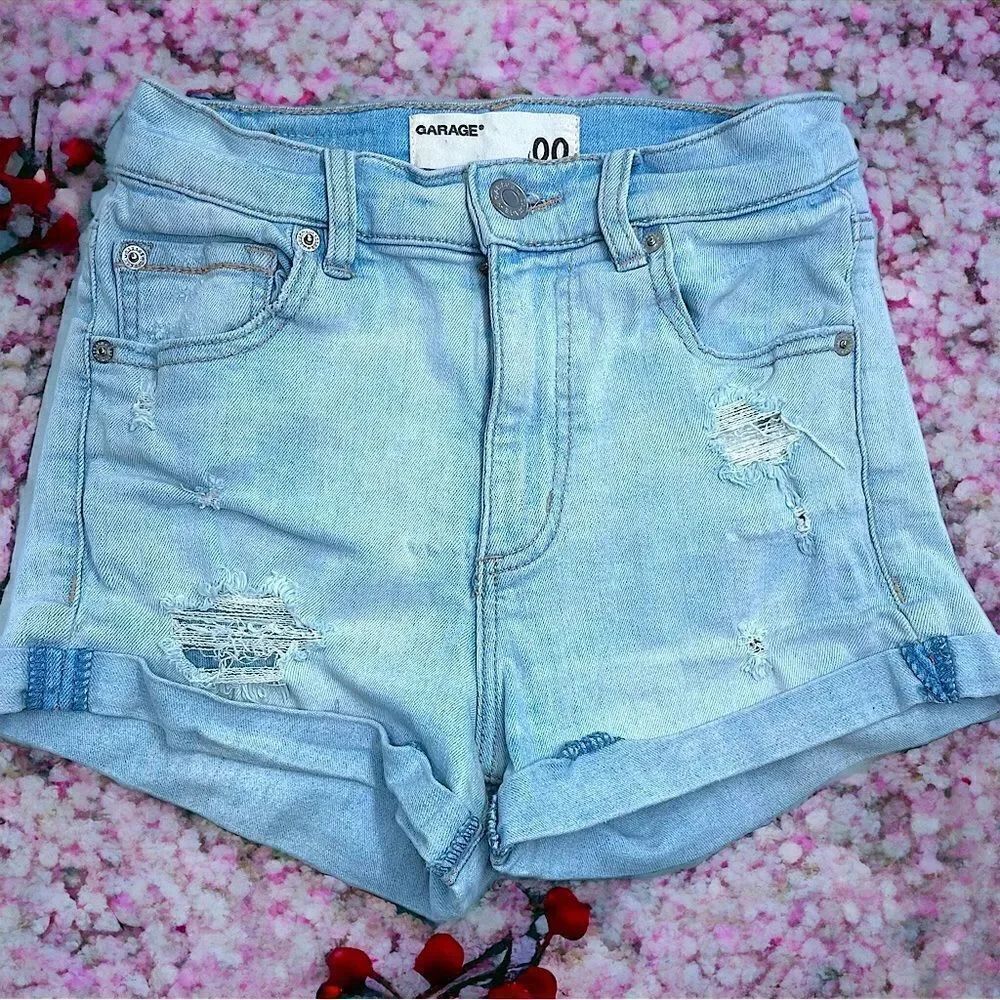GARAGE l High Waist l Stretch l Light Denim Wash l Rolled Hem l 5-pocket style
